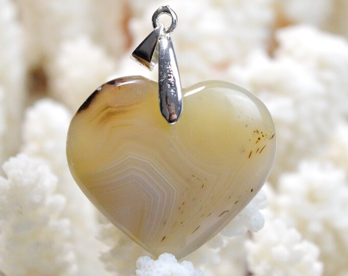 67 carat agate - natural stone cabochon pendant - Brazil / FN71