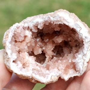 Pink Amethyst - 184 grams - Colli Curá Mine, Peheunches, Neuquen, Patagonia, Argentina