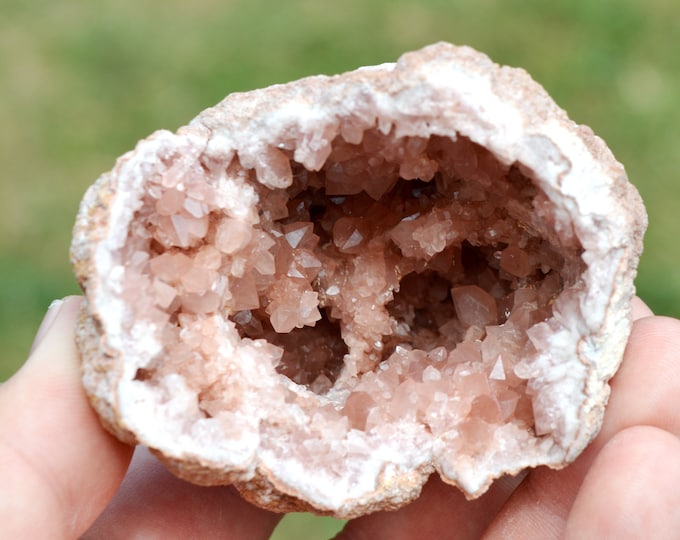 Pink Amethyst - 184 grams - Colli Curá Mine, Peheunches, Neuquen, Patagonia, Argentina