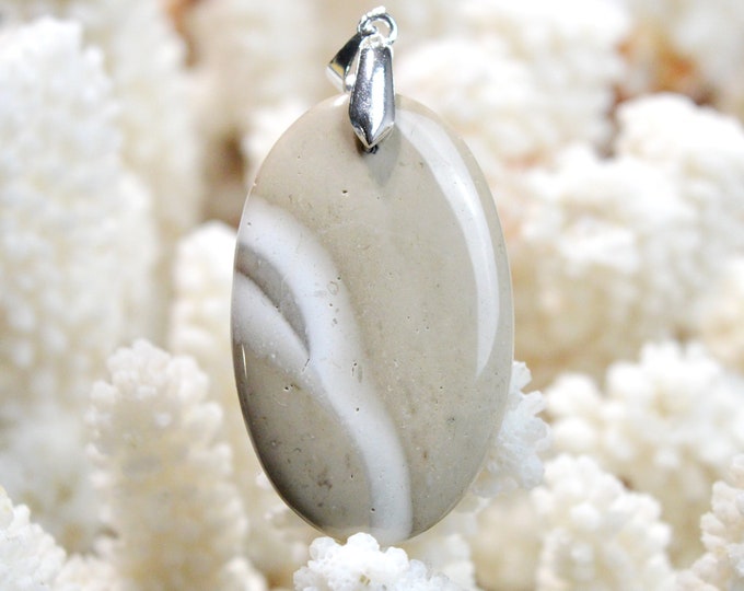 44 carat flint - natural stone cabochon pendant - Poland / EW17