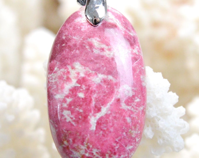 Thulite 44 carats - natural stone cabochon pendant - Norway // BQ31