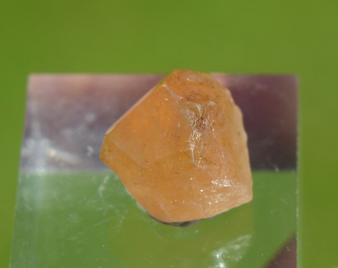 Garnet var. Spessartine 7.5 carats - Mana Mine, Barang-Turghao, Bajaur District, Khyber Pakhtunkhwa Province, Pakistan