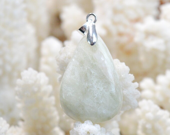 36 carat Beryl - natural stone cabochon pendant - Brazil / FJ35