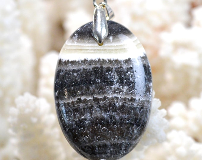 62-carat calcite - natural stone cabochon pendant - Mexico / GA78