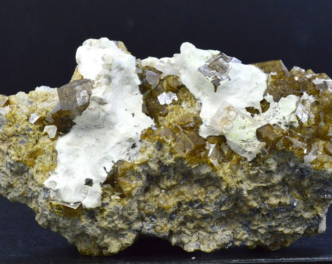 Garnet var. Grossular & Galena Quartz 476 grams - Naica, Saucillo Municipality, Chihuahua, Mexico