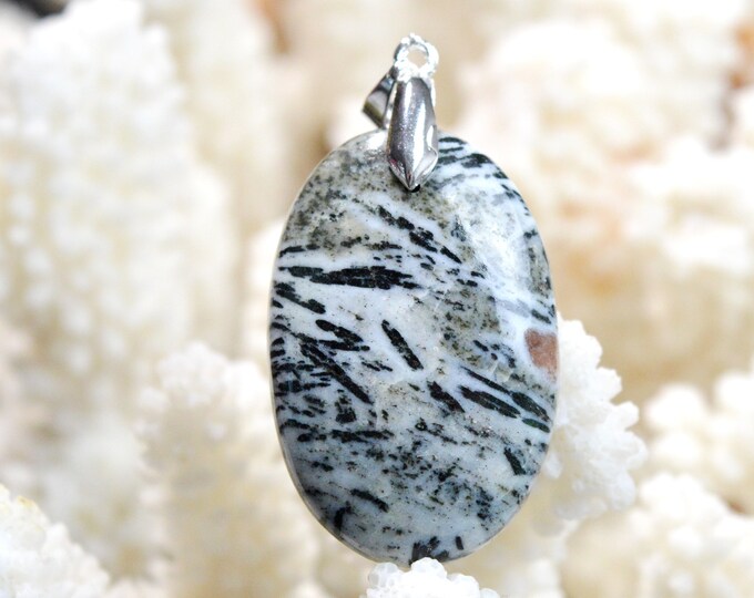 Hornblende & Almandine Garnet 54 carats - natural stone cabochon pendant - Austria / EF84