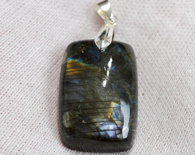 Labradorite 65 carats - pendentif cabochon pierre naturelle - Madagascar / FV93