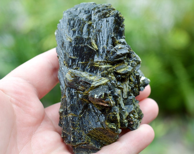 Epidote 384 grams - Bafoulabé Circle, Kayes Region, Mali