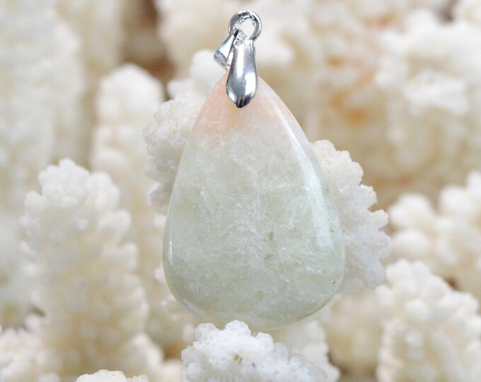 27 carat Beryl - natural stone cabochon pendant - Brazil / FJ40