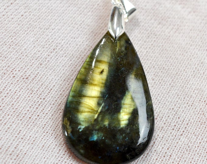 46-carat Labradorite - natural stone cabochon pendant - Madagascar / GC62