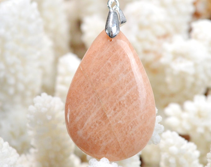 Microcline 55 carats - natural stone cabochon pendant - USA // DP1
