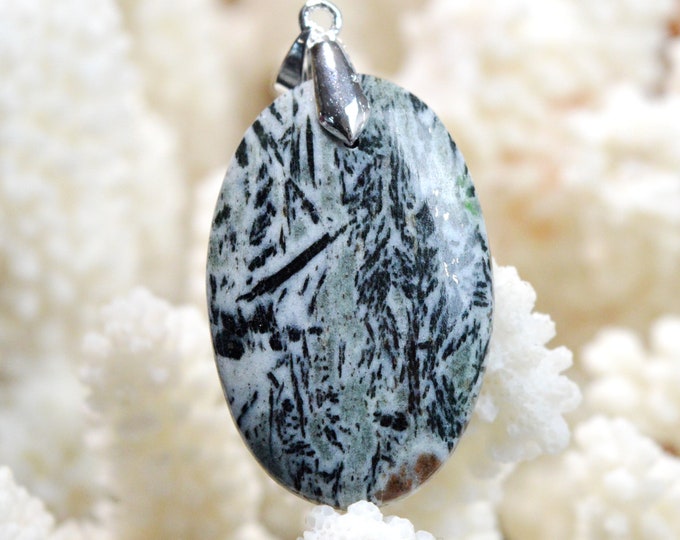 Hornblende & Almandine Garnet 45 carats - natural stone cabochon pendant - Austria / EF83