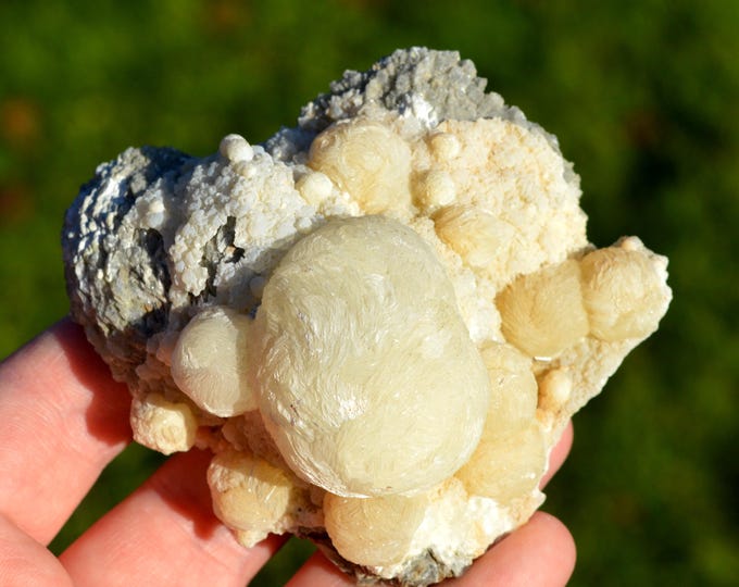 Gyrolite 275 grams - Malad Quarry, Malad, Mumbai Suburban District, Salsette Island, Konkan Division, Maharashtra, India