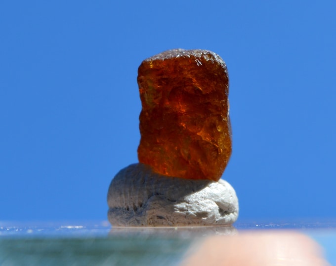 Bastnäsite 5.75 carats - Zagi Mountain, Hameed Abad Kafoor Dheri, Peshawar District, Khyber Pakhtunkhwa Province, Pakistan