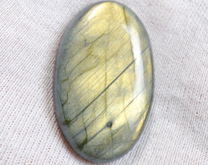 Labradorite 129 carats - natural stone cabochon - Madagascar // CV70