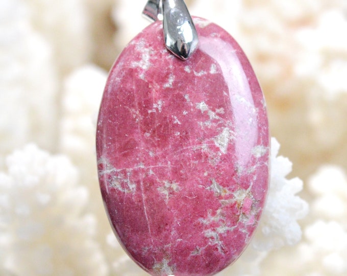 Thulite 49 carats - natural stone cabochon pendant - Norway // BQ18