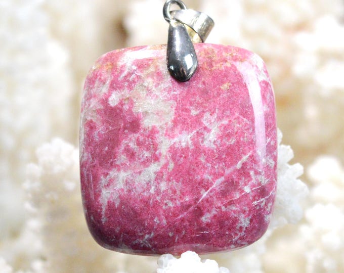 70 carat Thulite - natural stone cabochon pendant - Norway / FZ96