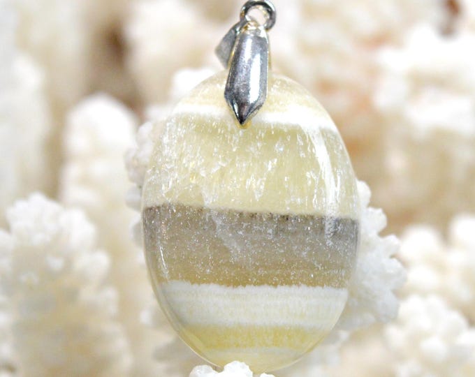 39-carat calcite - natural stone cabochon pendant - Mexico / GA88