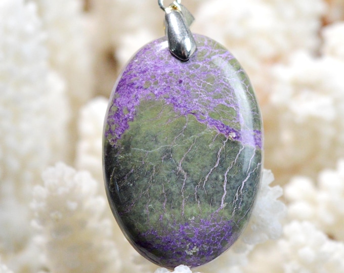 Stichtite & Serpentine 57 carat - natural stone cabochon pendant - Tasmania, Australia / FZ47
