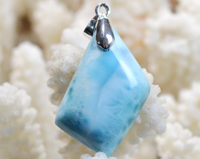 Larimar 39 carats - natural stone cabochon pendant - Dominican Republic / FS20
