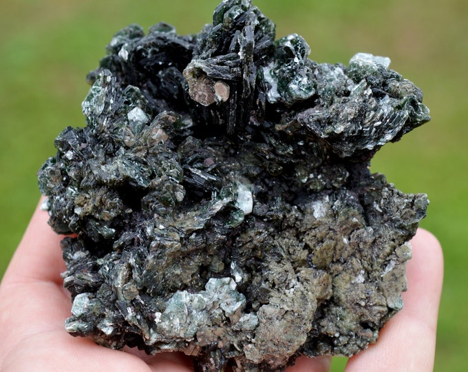 Clinochlore 287 grams - Koukouri diggings, Trantimou, Arrondissement of Diakon, Bafoulabé Cercle, Kayes Region, Mali