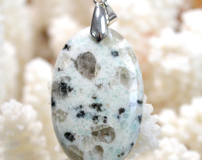 45-carat Kiwi Jasper - natural stone cabochon pendant - New Zealand / GA69