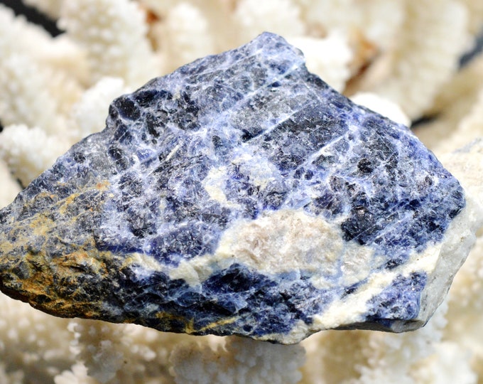 Sodalite - 199 grams - Hiassu farm, Itaju do Colônia, Bahia, Brazil