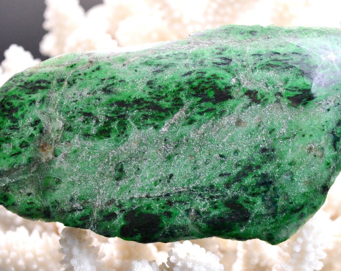 Slice - Jade Omphacite var. chrome omphacite 187 grams - Pellice Valley, Metropolitan City of Turin, Piedmont, Italy