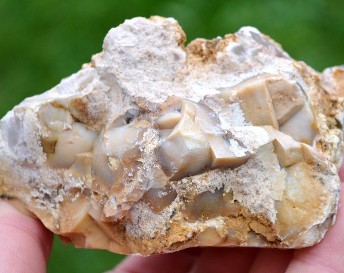 Resinite opal 434 grams - Busséol quarry, Saint-Jean-des-Ollières, Clermont-Ferrand, Puy-de-Dôme, Auvergne-Rhône-Alpes, France