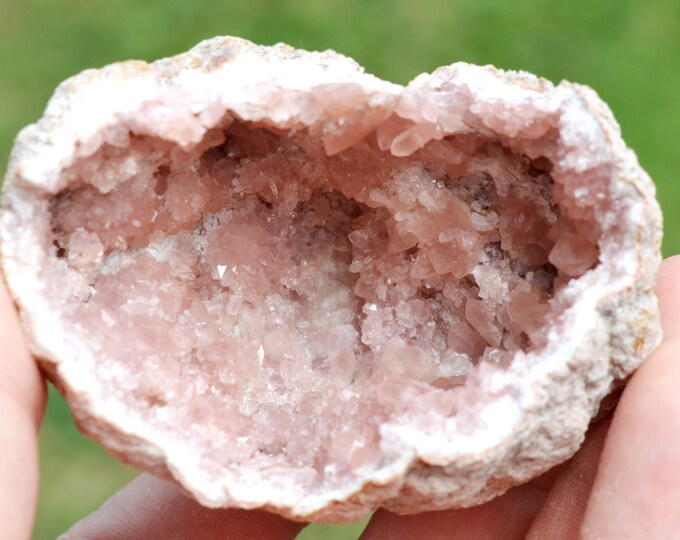 Pink Amethyst - 125 grams - Colli Curá Mine, Peheunches, Neuquen, Patagonia, Argentina