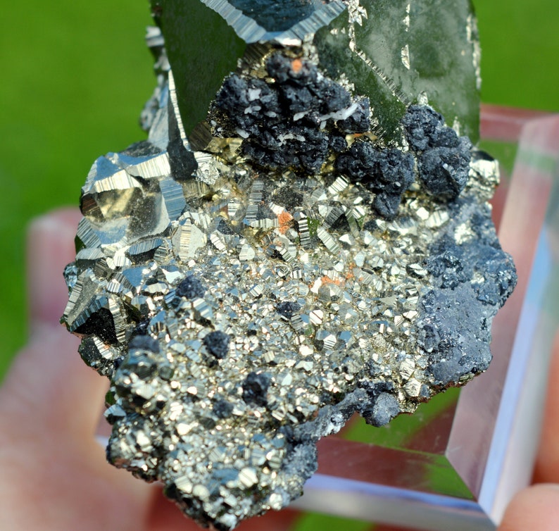 Pyrite & Sphalérite 101 grammes Huanzala Mine, Huallanca, Huallanca District, Bolognesi Province, Áncash, Perou image 8