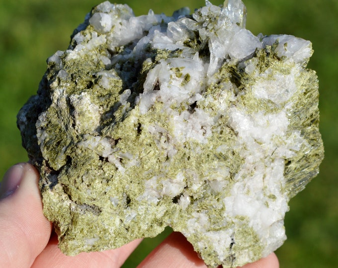 Epidote & Quartz 450 grams - Le Bourg-d'Oisans, Grenoble, Isère, Auvergne-Rhône-Alpes, France