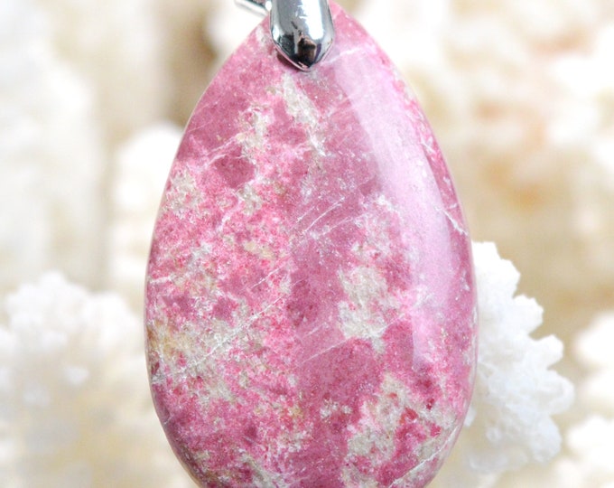 Thulite 49 carats - natural stone cabochon pendant - Norway // BQ26