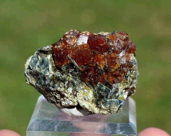 Grossular garnet var. Hessonite & Clinochlore 61 grams - Koukouri diggings, Trantimou, Diakon, Bafoulabé Cercle, Kayes Region, Mali