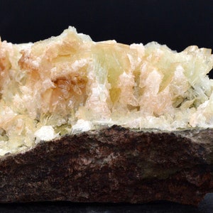 Calcite barite - 260 grams - Naica, Saucillo Municipality, Chihuahua, Mexico