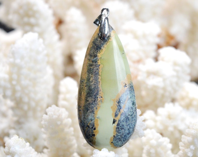 48 carat noble serpentine - natural stone cabochon pendant - Italy / FF37 - RARE