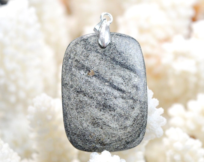 Mica schist 49 carats - natural stone cabochon pendant - Scotland, UK // DL88