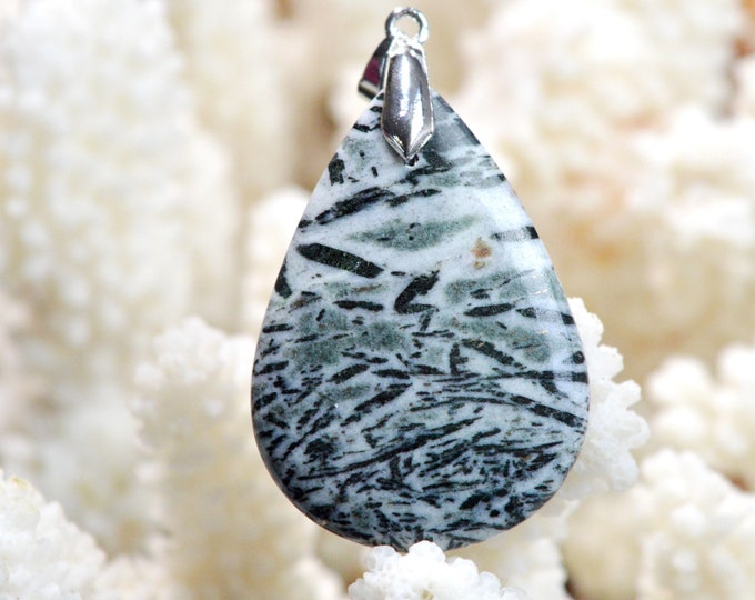Hornblende & Almandine Garnet 43 carats - natural stone cabochon pendant - Austria / EF79