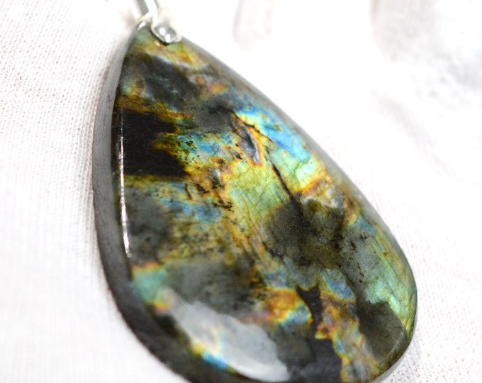 Labradorite 185 carats - natural stone cabochon pendant - Madagascar / DM93