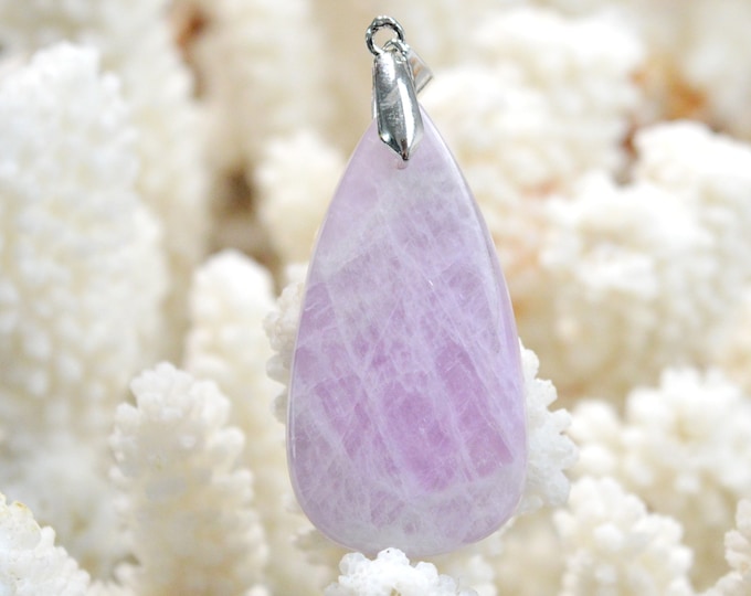 Kunzite 56 carats - natural stone cabochon pendant - Pakistan / FL40