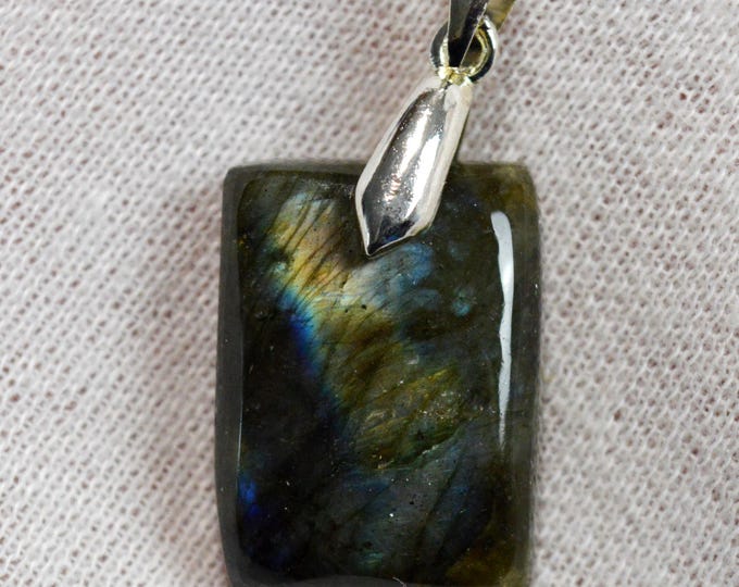 36-carat Labradorite - natural stone cabochon pendant - Madagascar / FZ23