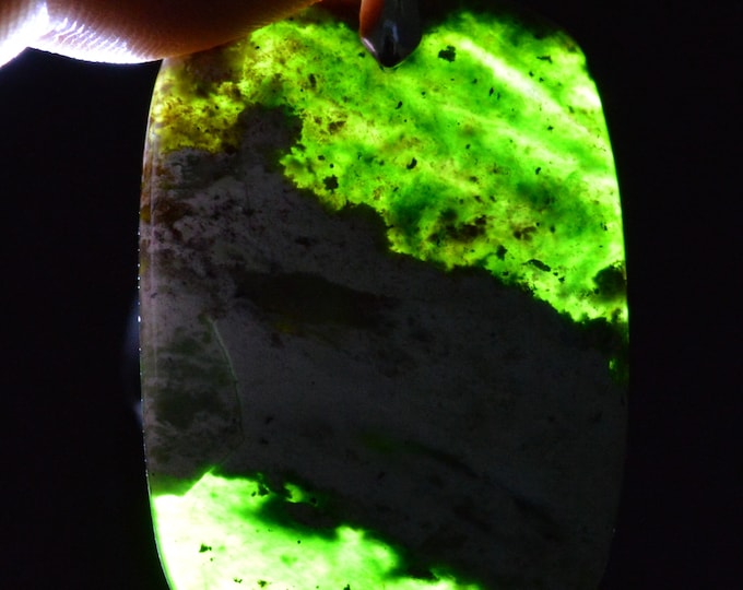 Chrome Chalcedony - 71 carats - Natural Stone Cabochon Pendant - Australia // BM68