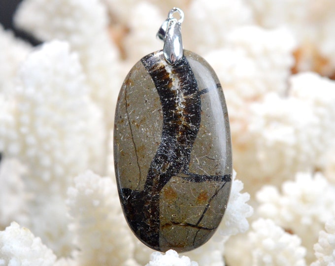 Septaria 70 carats - natural stone cabochon pendant - Madagascar // DS70
