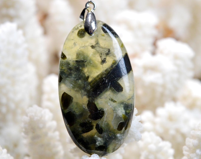 Prehnite epidote 102 carats - natural stone cabochon pendant - Mali / FQ11