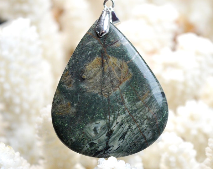 94 carat fuchsite ruby - natural stone cabochon pendant - India / EC5