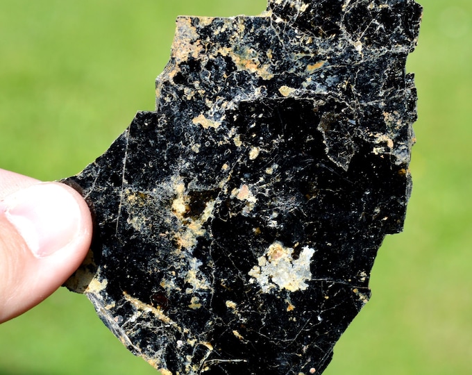 Biotite 8 grams - Betroka, Anosy, Madagascar