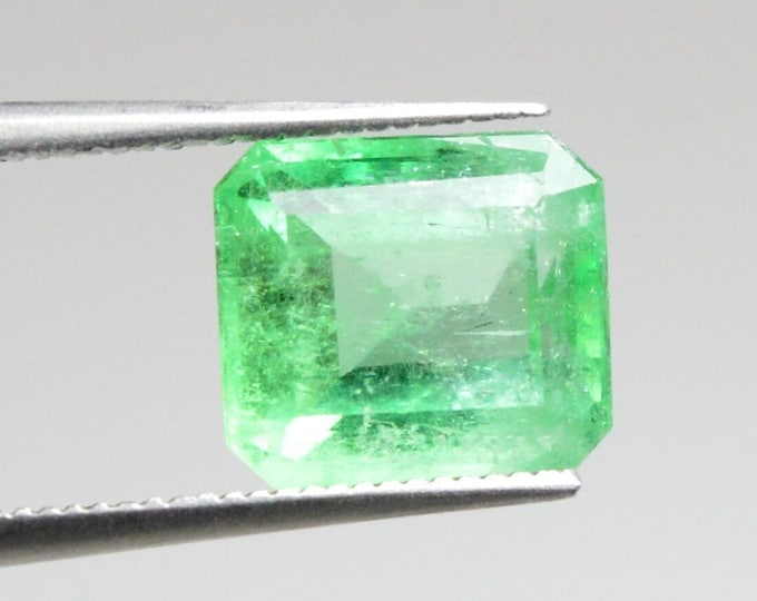 Beryl var. Emerald 1.74 carats - Muzo Mine, Muzo Municipality, Western Boyacá Province, Boyacá Department, Colombia