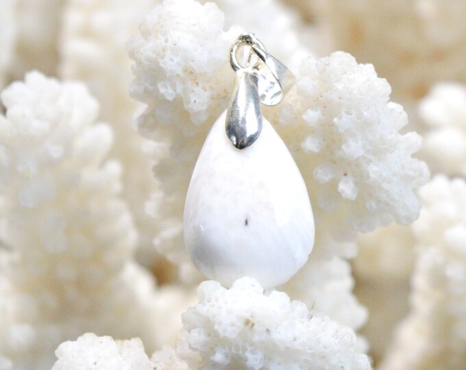 7 carat Scolecite - natural stone cabochon pendant - India / FB41