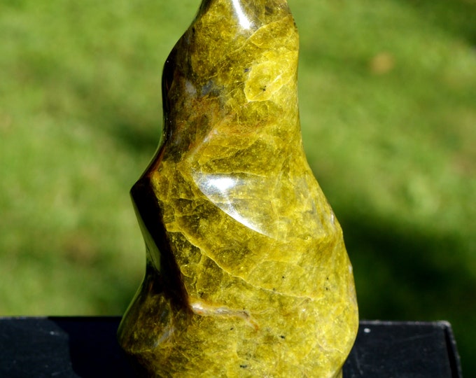Flame - Green opal 611 grams - Antananarivo Province, Madagascar