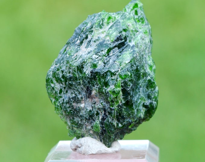 Diopside Var. Chromium-bearing Diopside 18 grams - Inagli chrome diopside deposit, Inagli Massif, Aldan, Sakha, Russia